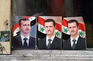 Carteles de Bashar Al Assad en una calle de Siria en 2008. Fotografía de James Gordon. Licencia CC.