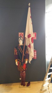 Arcabucero abanderado de la Hermandad de Viñeros en la exposición "Málaga y Cervantes: la espada y la pluma"