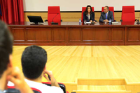 Helena Cosano imparte una conferencia magistral en la Facultad de Derecho