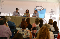 'Málaga en las tarjetas postales' inaugura las presentaciones de la UMA editorial en la Feria del Libro
