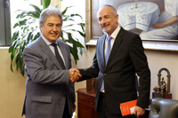 La Universidad de Málaga recibe la visita del embajador de Israel en España