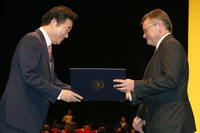 El director de la oficina UMA-ATECH, Antonio  Domenech, recibe la Orden del Mérito Cultural Coreano