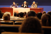 Julio Anguita diserta sobre globalización en una charla organizada por Estudiantes por una Economía Crítica