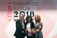 Los profesores Enrique Navarro y Daniela Thiel reciben el Premio Tribuna Fitur 2018