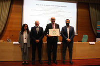 El Dr. Fernando Fariñas Guerrero recibe la distinción de académico numerario de la Real Academia de Ciencias Veterinarias de Andalucía Oriental (RACVAO).