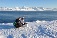Dos investigadoras de la UMA en la expedición del pasado mes de marzo