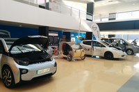 Exposición de vehículos eléctricos en la Escuela de Ingenierías