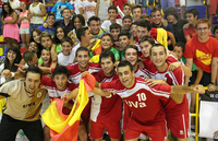 El equipo de Valladolid y el público antequerano celebran el título