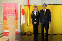 María Cuevas Martín con el Embajador de Japón, Masashi Mizukami