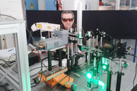 El profesor Javier Laserna en el laboratorio ‘UMALASERLAB’
