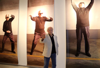 El artista Ferrer Lerín en la inauguración de su exposición en el Rectorado