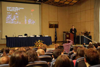 El vicepresidente de Tecnología de CEPSA, Miguel Ángel Calderón, impartiendo una conferencia en la Facultad de Ciencias