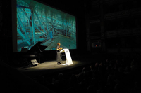 La arquitecta Sejima durante su conferencia en el Teatro Cervantes