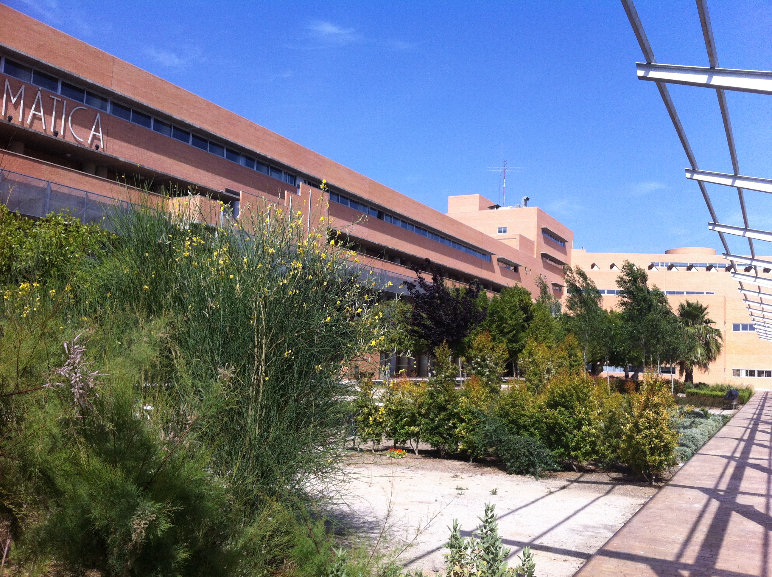 ETSIInf - Jardin 1