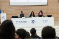 Laura Baena, fundadora del Club de MalasMadres, comparte su experiencia emprendedora en la Facultad de Comunicación