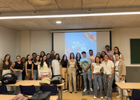 Estudiantes del Máster en Dirección y Gestión de Marketing Digital trabajando con Canva Pro