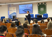 Alumnado del IES Miguel Romero Esteo de Málaga visitan la Facultad de Comercio y Gestión