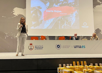 Más de 300 estudiantes asisten a la conferencia de la CEO de Delaviuda en la Facultad