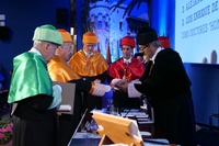 Investidura como Doctores Honoris Causa de Hermanfrid Schubart, Alejandro Portes y Luis Enrique de la Villa