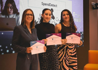 La Escuela de Ingenierías Industriales felicita a María del Carmen Bueno Ruiz, Karen Perat Abou Farah y María Perat Abou Farah por su triunfo en el Hackaton GInPS2025