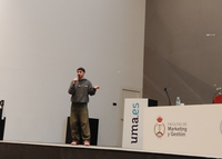 Charla del influencer @jcnanoo en la facultad sobre la promoción de contenidos en redes sociales