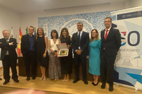 La Facultad de Filosofía y Letras recibe la Placa de Honor de la Real Academia de Nobles Artes de Antequera