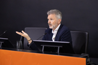 Alfabetización mediática para todas las edades: Domi del Postigo conecta generaciones en la UMA