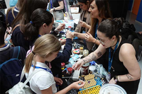 Unos 2.300 estudiantes de primaria y secundaria de la provincia se acercan a la I+D+i de la UMA en ‘Fecitec’