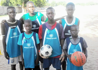 Deportes envía material deportivo a Gambia en su campaña Balones Solidarios 2016