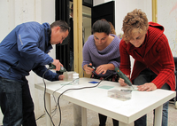 Un taller de reutilización de vidrio primer acto para celebrar el día del reciclaje 