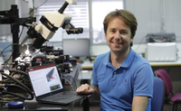 Un profesor de la Escuela publica en Nature un trabajo sobre tecnologías fotónicas