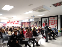 ALUMNOS DEL PRIMER CURSO DE MARKETING VISITAN LA FÁBRICA DE COCA COLA