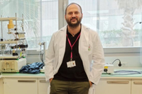 El científico Iván Durán, premiado por un trabajo sobre un nuevo síndrome genético del esqueleto