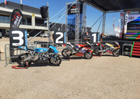 El equipo UMA Racing Team entre los ganadores y premiados de la Moto Student 2021