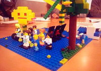 Alumnos de Marketing aprenden a construir marcas con piezas de Lego