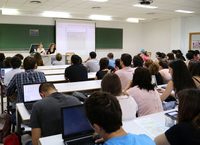 Alumnos de la UMA debaten sobre el papel de la mujer en la historia