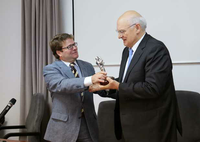 Stefano Zamagni, economista europeo de fama internacional, recibe el Premio Gurvitch 