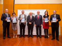 El Colegio de Titulados Mercantiles otorga un premio honorífico a la Facultad de Comercio y Gestión