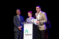 La profesora de la Facultad Mª Jesús Ruiz, premiada por ASECAN