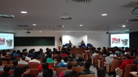 Lleno en la conferencia sobre diseño y mecánica Ducati