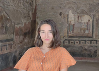 Rocío Suárez Vallejo, estudiante egresada de la Facultad de Filosofía y Letras,  galardonada con el Premio Nacional Fin de Carrera de Educación Universitaria