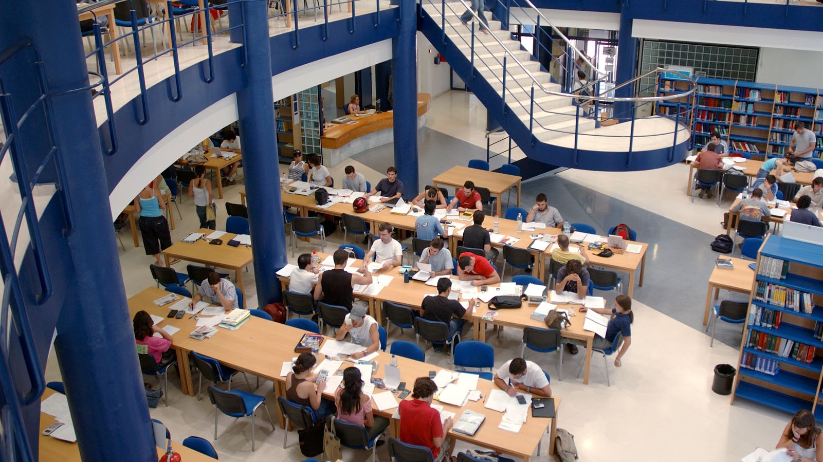 Foto de la sala de la biblioteca