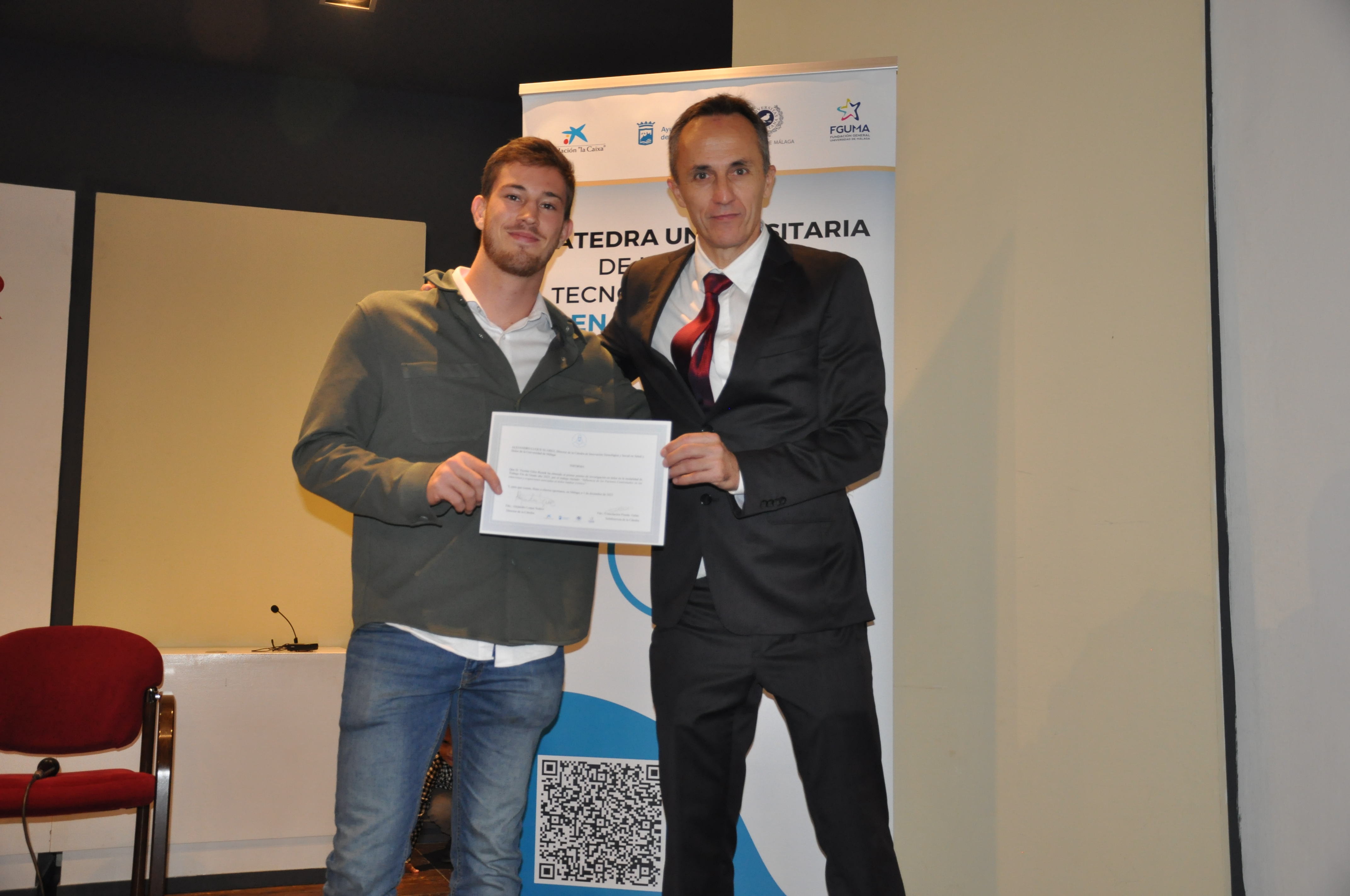 Entrega premio a Vicente Giles Resnik