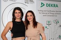 Las dos premiadas: Elena Olavarría y Raquel Berlanga