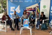Un instante de la mesa redonda presidida por la vicerrectora de Cultura, Rosario Gutiérrez