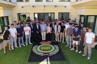 Entregan palos de golf al estudiantado de Ciencias de la Actividad Física y del Deporte