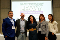 La catedrática de la UMA Carmen Pedraza posa junto a especialistas en demencia por cuerpos de Lewy