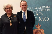 La presidenta de la Real Academia de Bellas Artes de San Telmo, la catedrática Rosario Camacho, y el nuevo academico, el catedratico Juan Antonio Sánchez López
