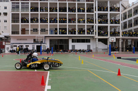 Para la ocasión, el recinto se ha teñido de amarillo, color insignia del equipo y representativo de la innovación y el emprendimiento que se lleva a cabo en la Universidad. 