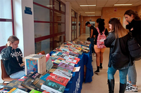Mercadillo solidario libros